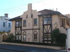 Castle Coombe, Hotham St